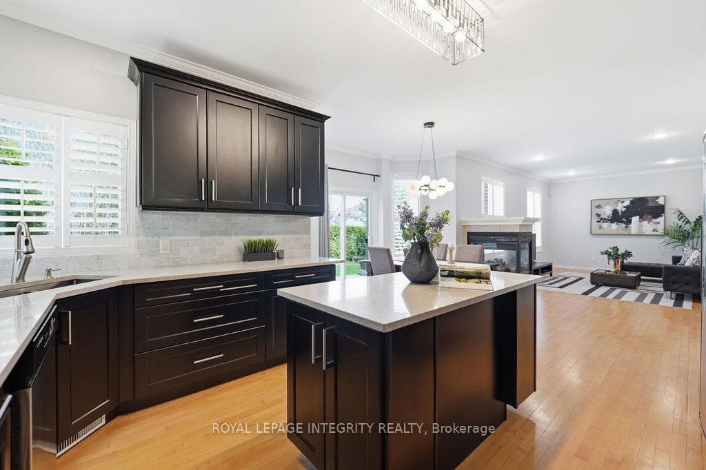 185 INSMILL Crescent photo 17