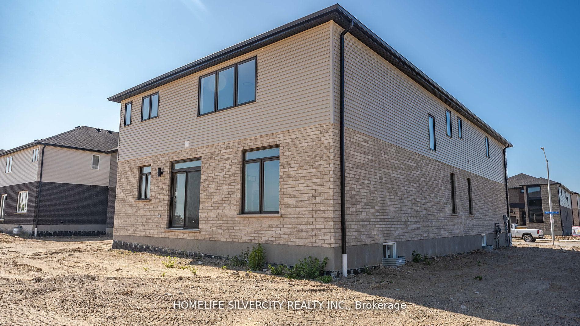 108 Sass Crescent photo 40