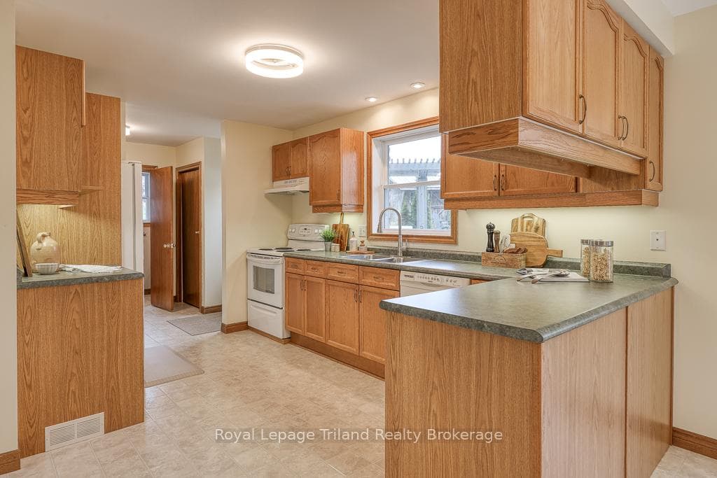 596124 Strathallan Road photo 13