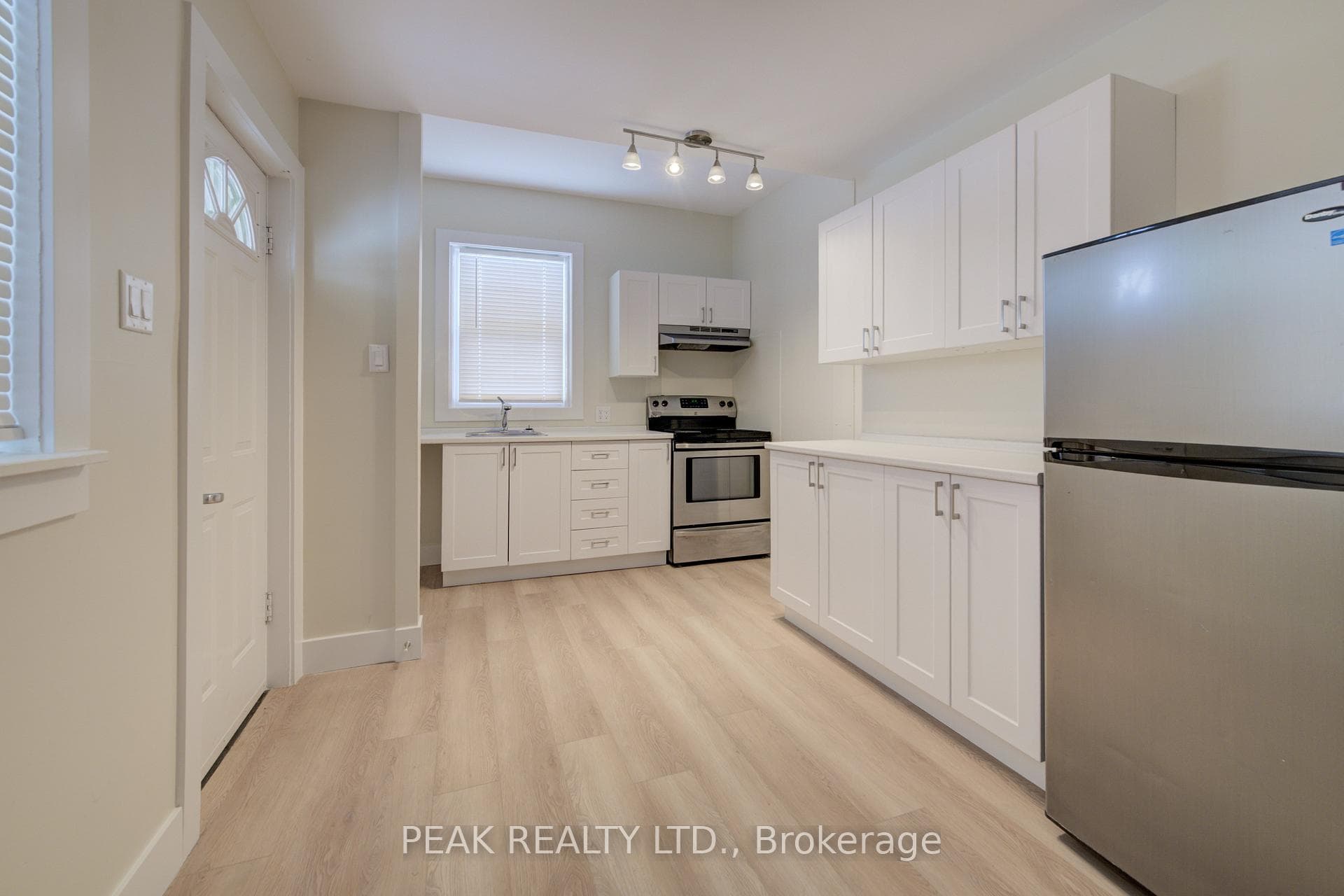 155 Wellington Street photo 13