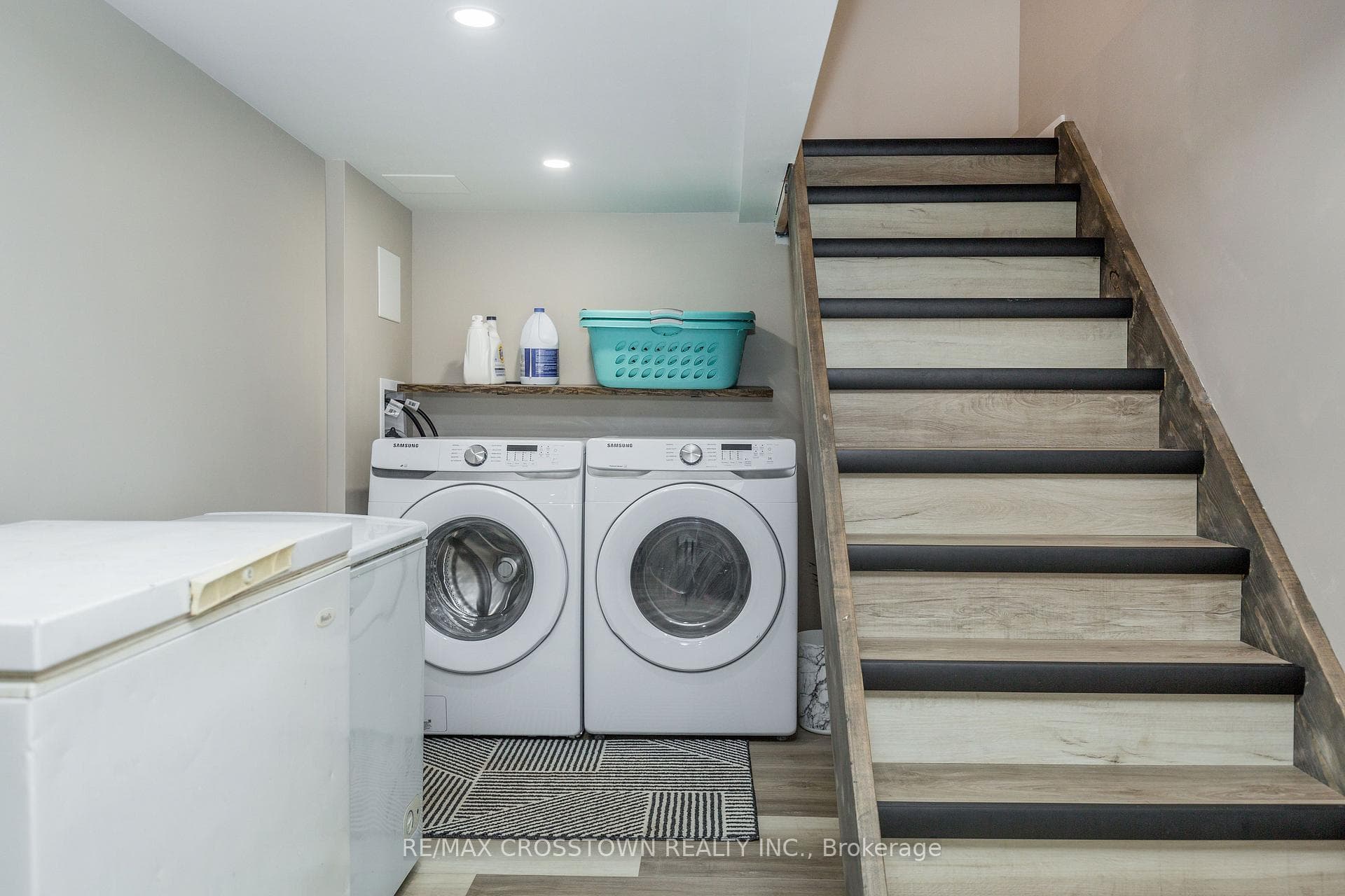281 Elizabeth Street photo 19