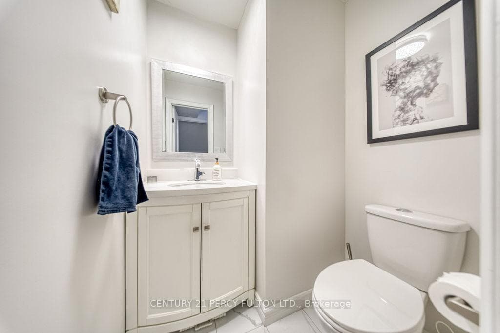 18 Booth Crescent photo 20