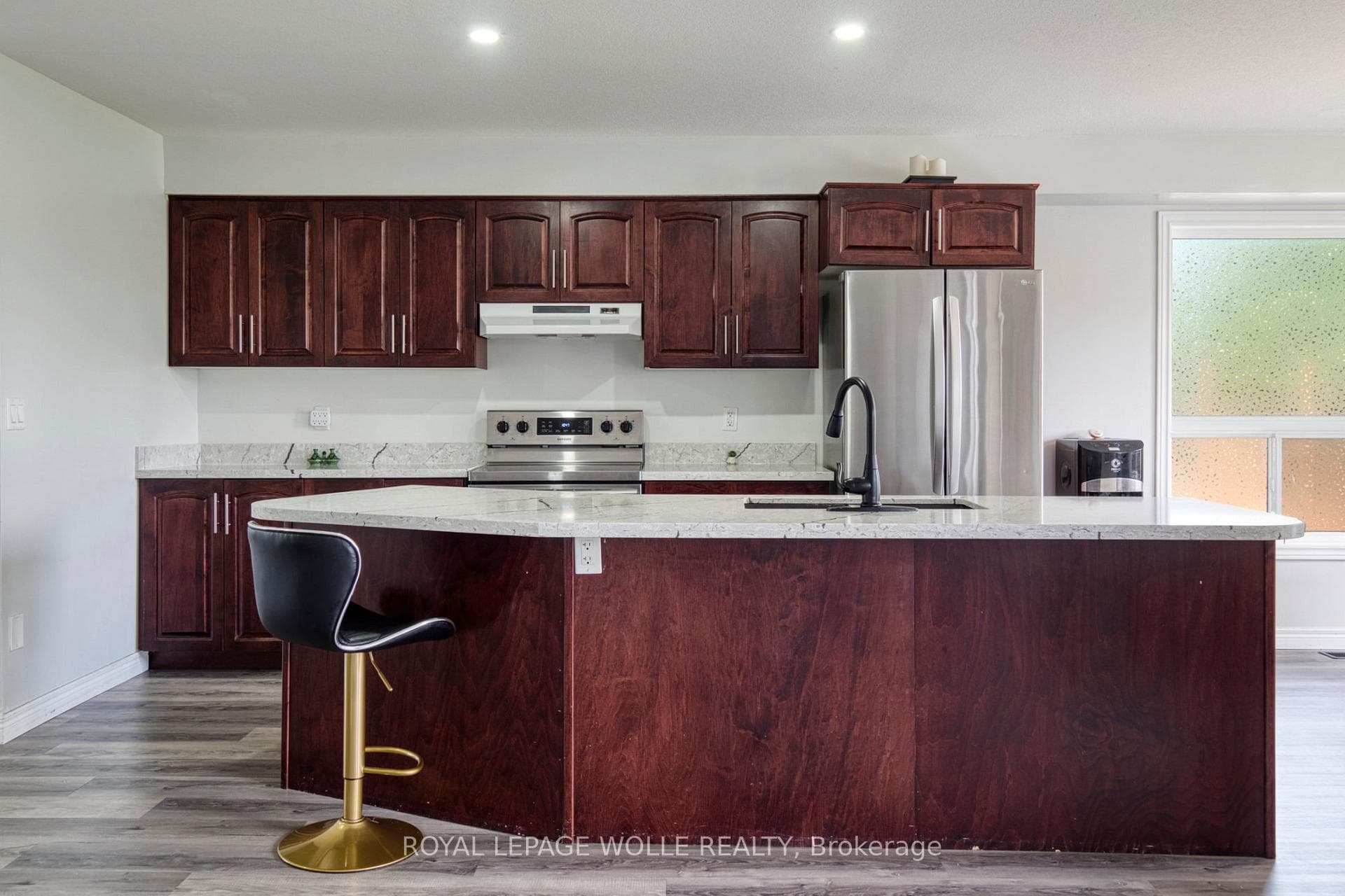 264 Vincent Drive photo 6