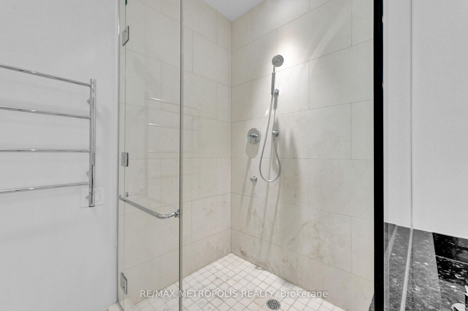 183 Wellington Street Unit 3103 photo 23