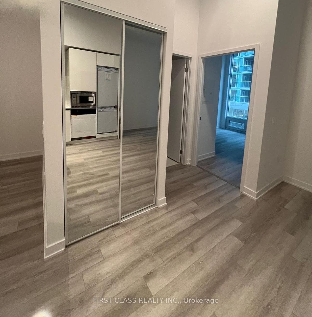 Foyer/Closet