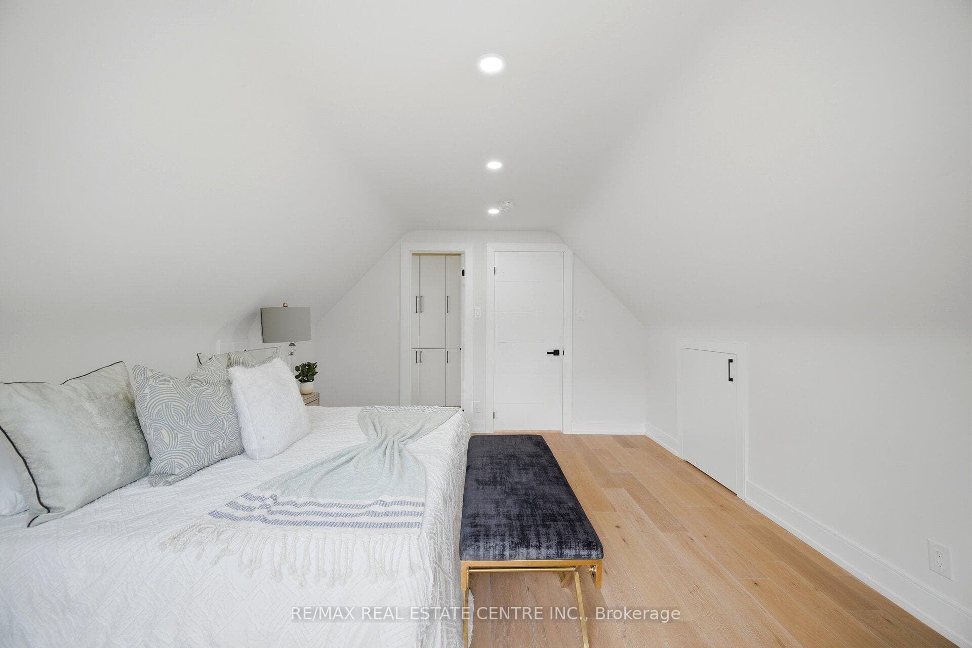 109 Glencrest Boulevard photo 20