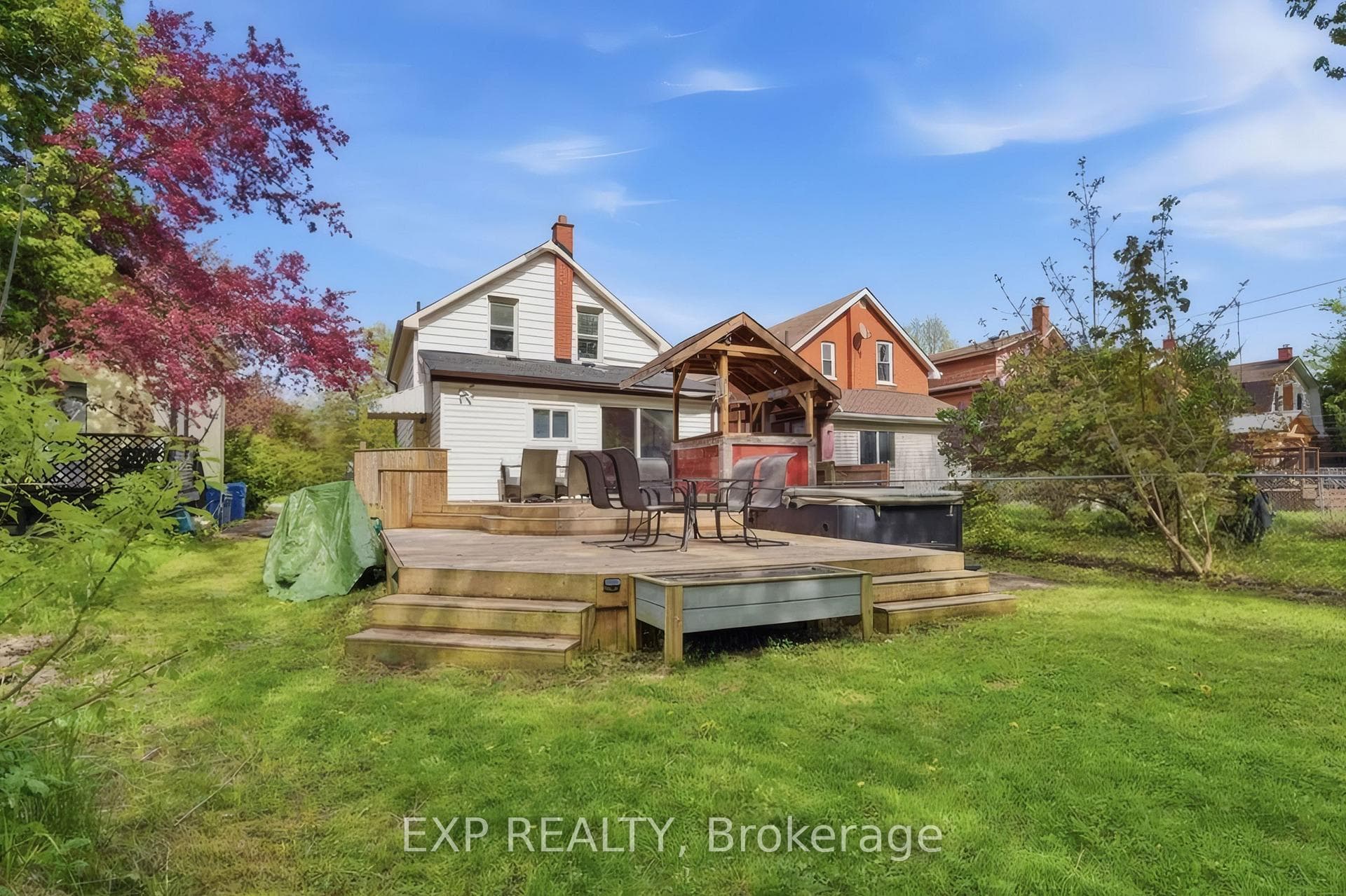572 Downie Street photo 38