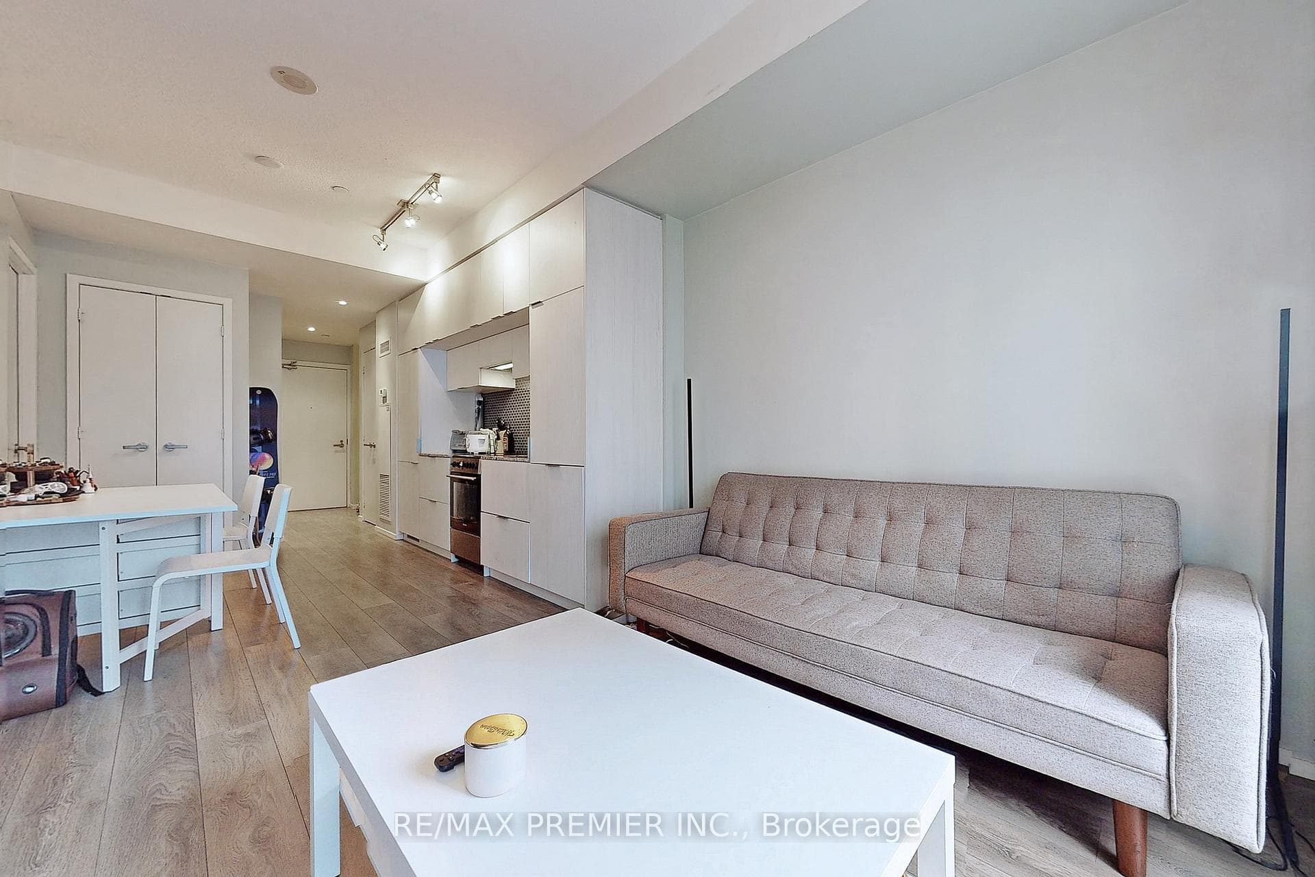 159 Dundas Street Unit 1404 photo 8