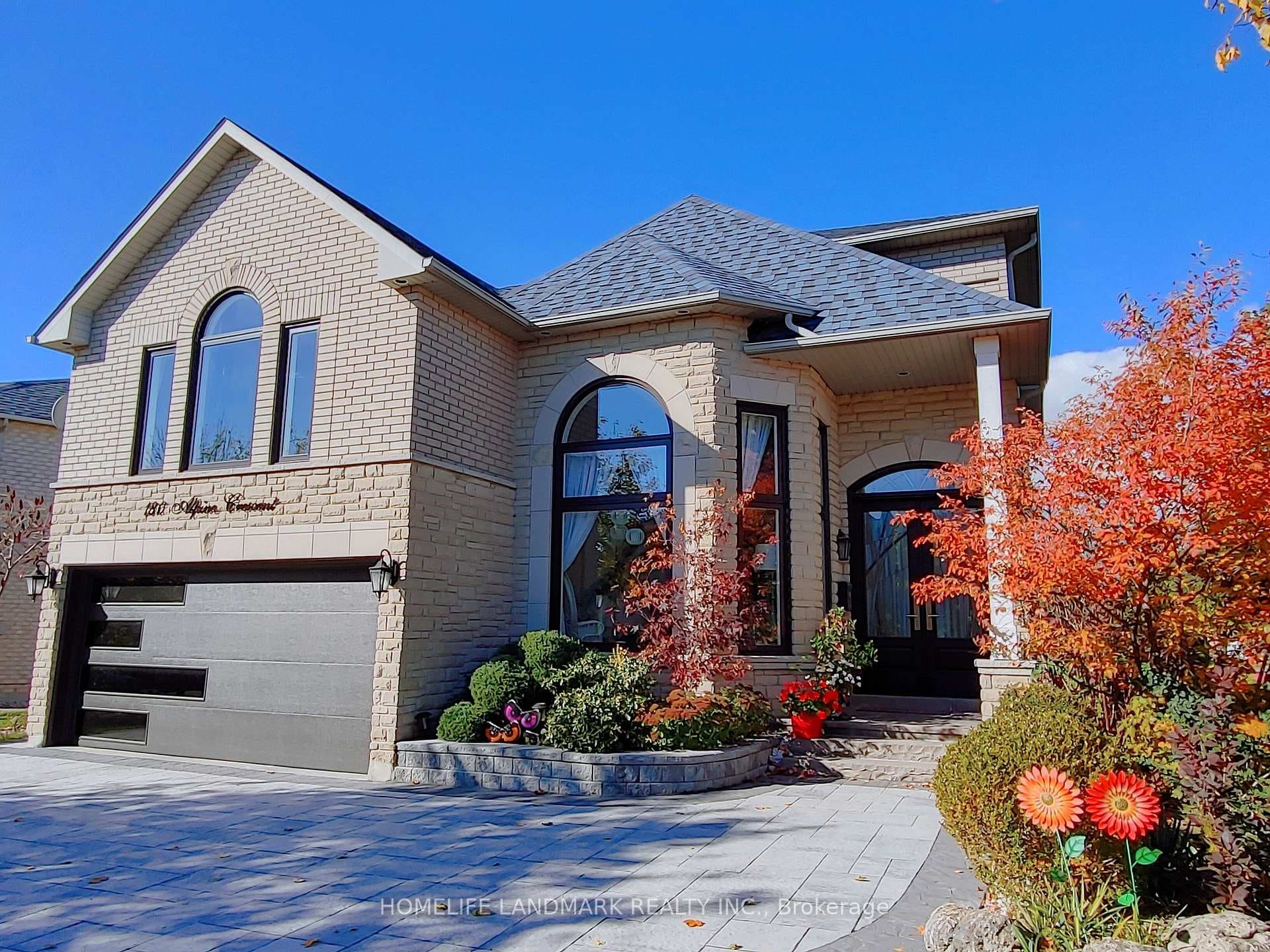 180 Alpine Crescent photo 2