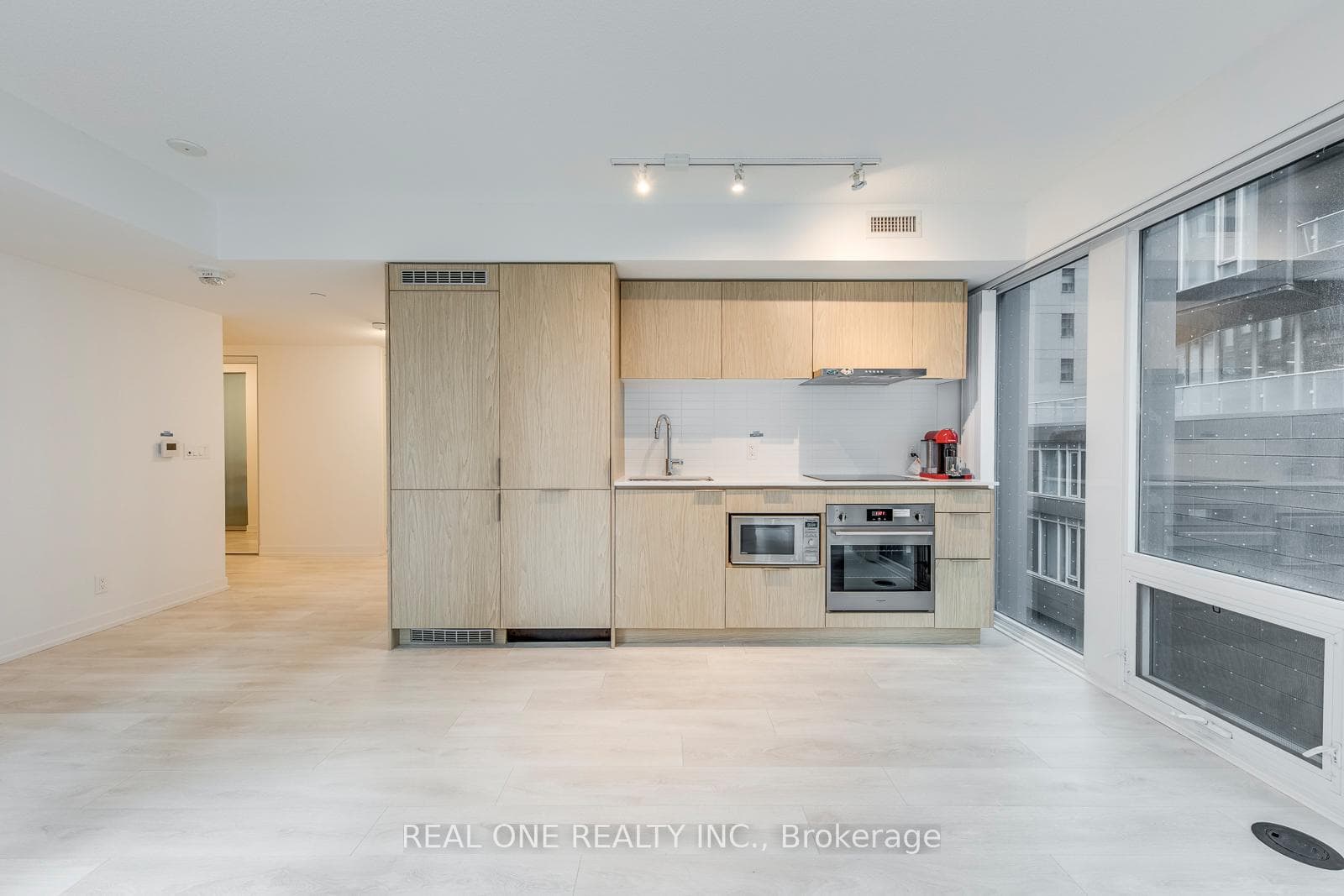 60 Shuter Street Unit 303 photo 10