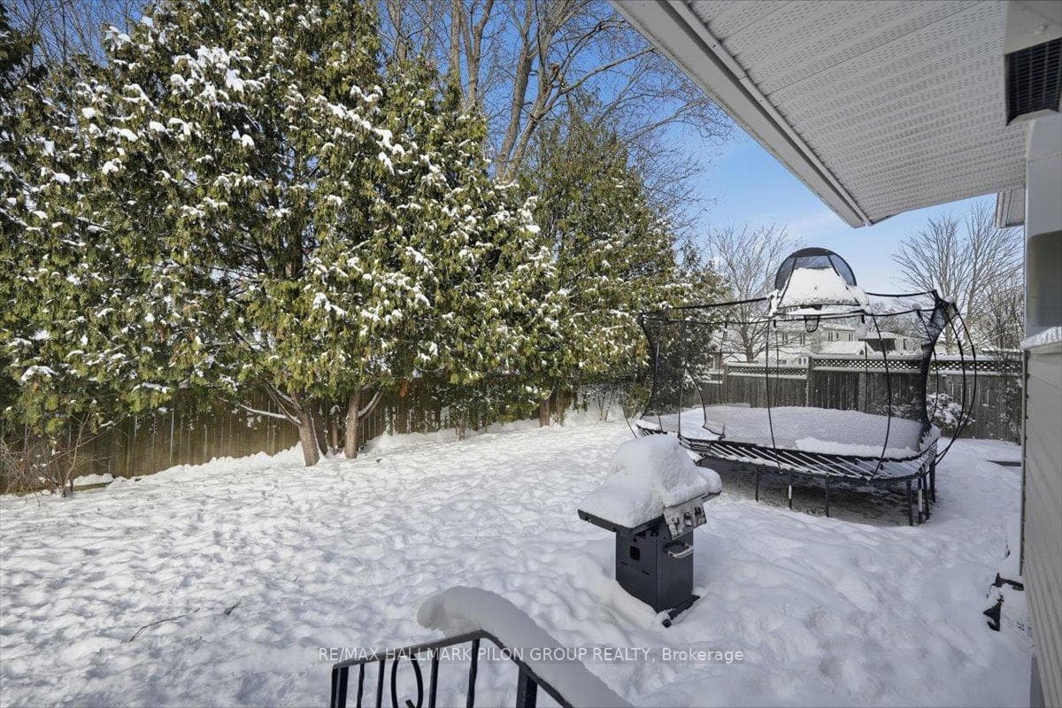 2116 Grafton Crescent photo 21