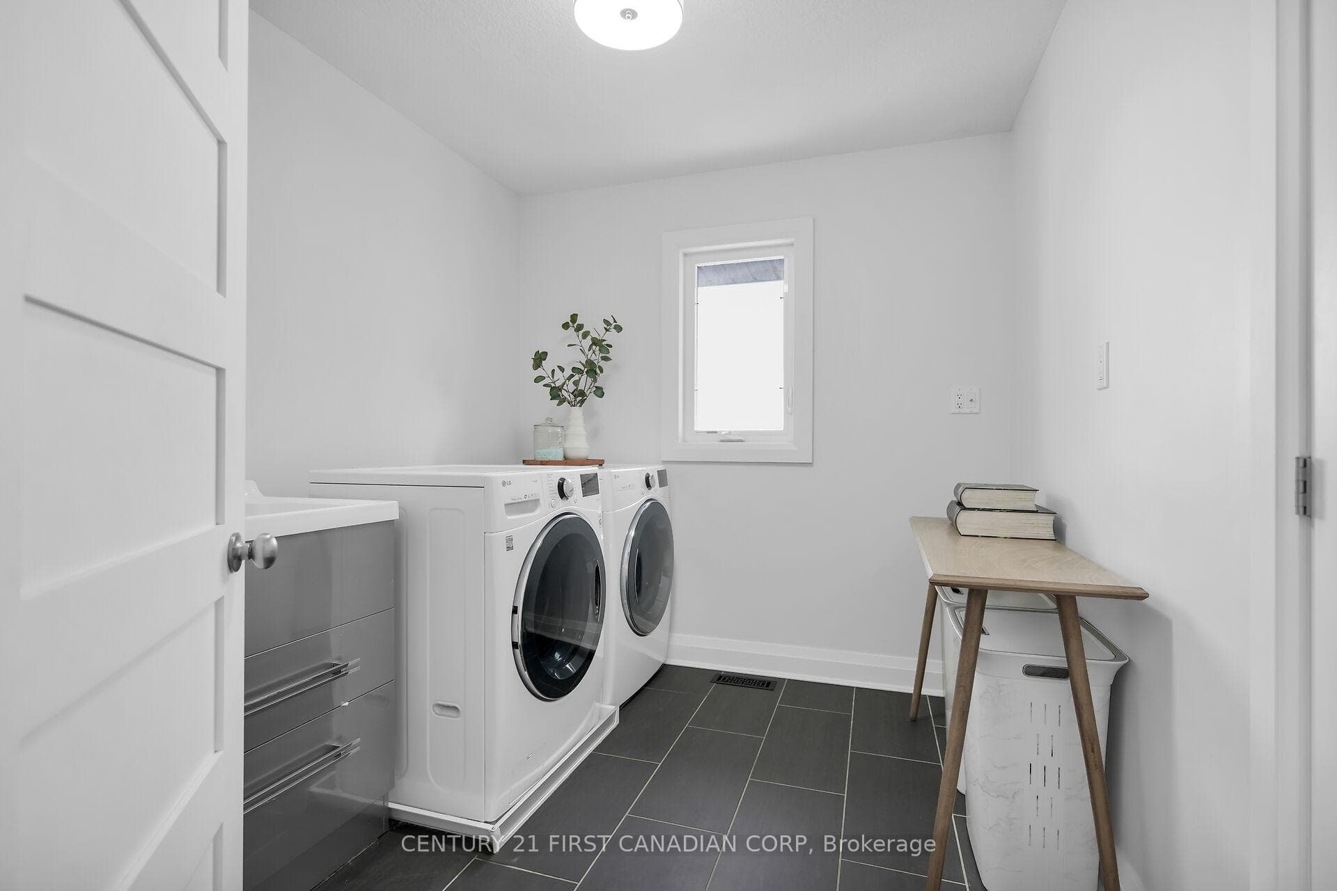 134 Staffordshire Court photo 21