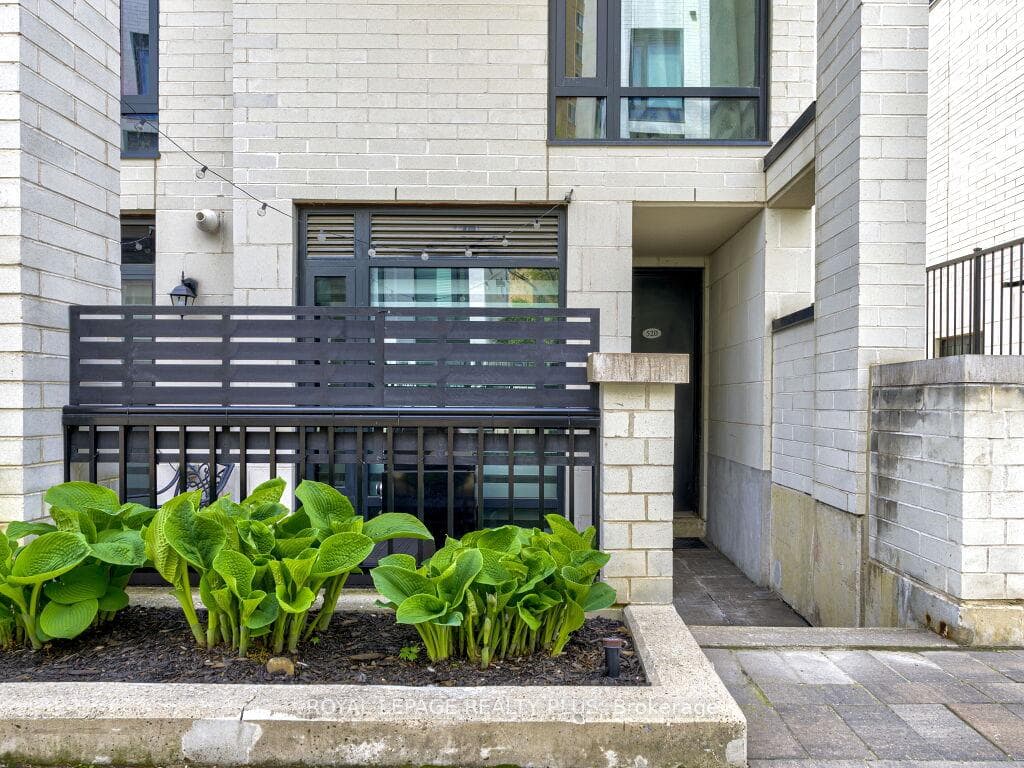 142 Widdicombe Hill Boulevard Unit 520 photo 31