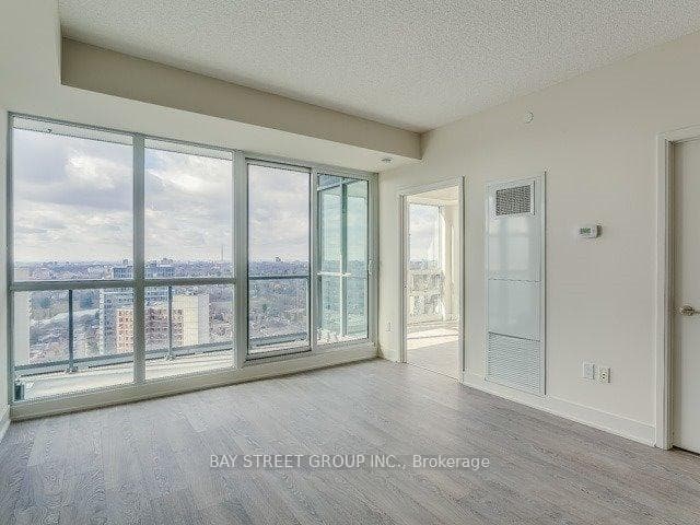 30 Roehampton Avenue Unit 2504 photo 4
