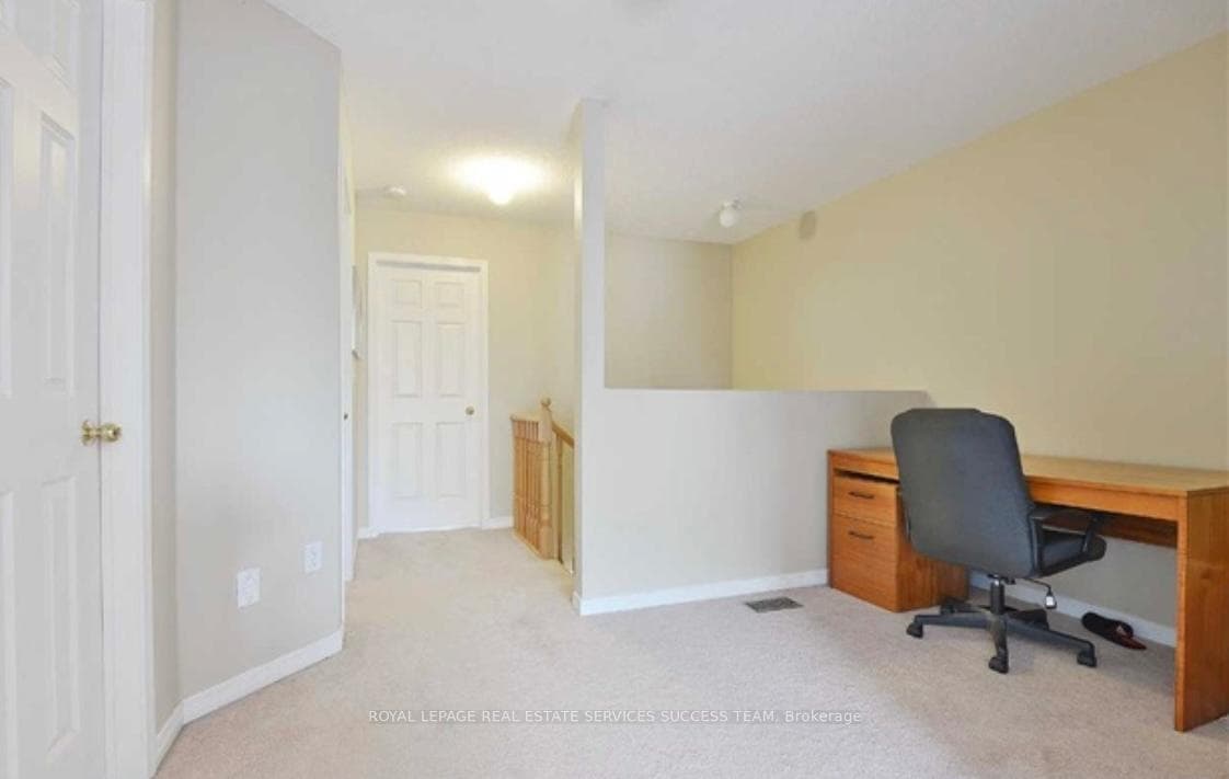348 Bussel Crescent photo 16