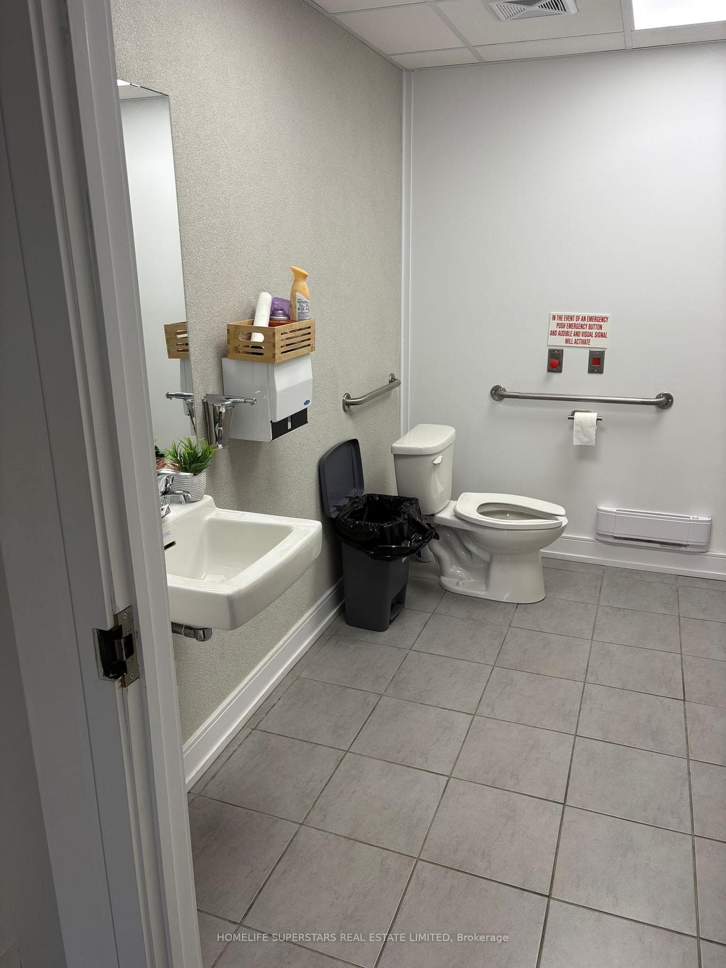 563 Lakeshore Road photo 14