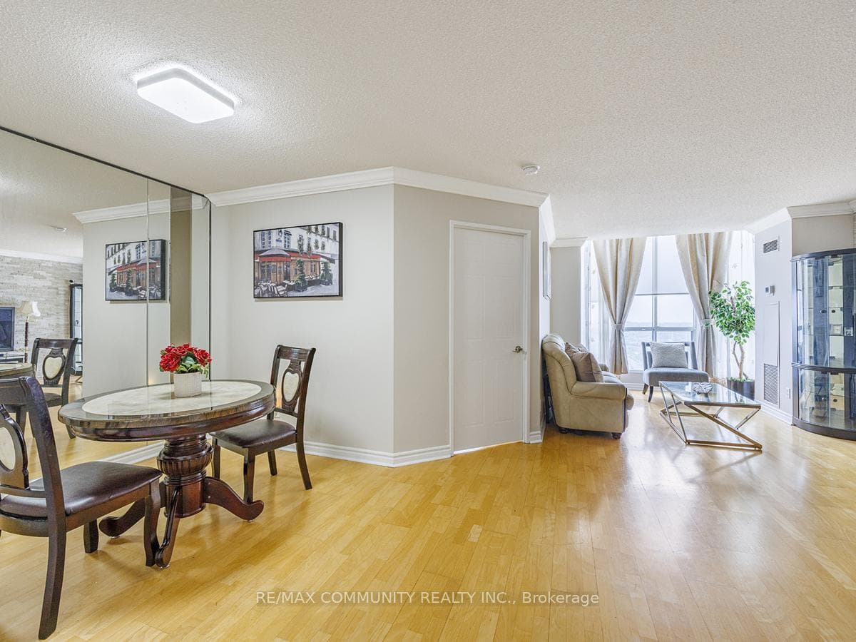 2550 Lawrence Avenue Unit 2204 photo 8
