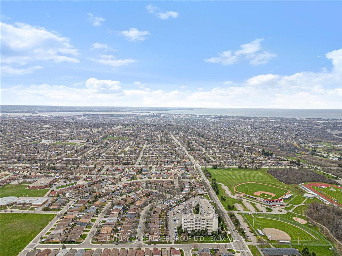 86 MARKSON Crescent photo 39