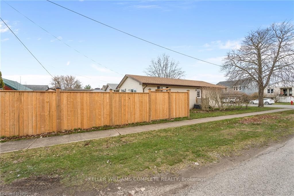 54 Knoll Street photo 12