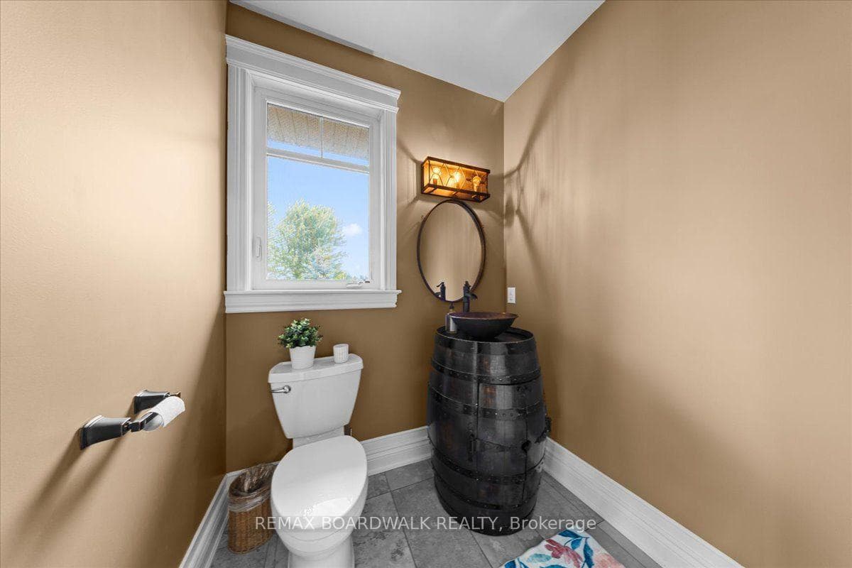 225 HILLCREST Drive photo 15