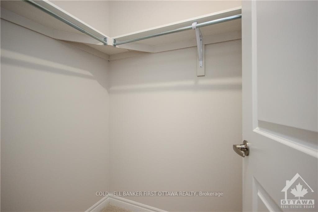 72 FOCALITY Crescent photo 22