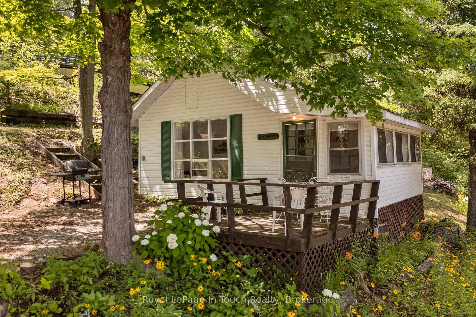 The Rose Cottage 1 Bedroom and 1 3 pc Bath