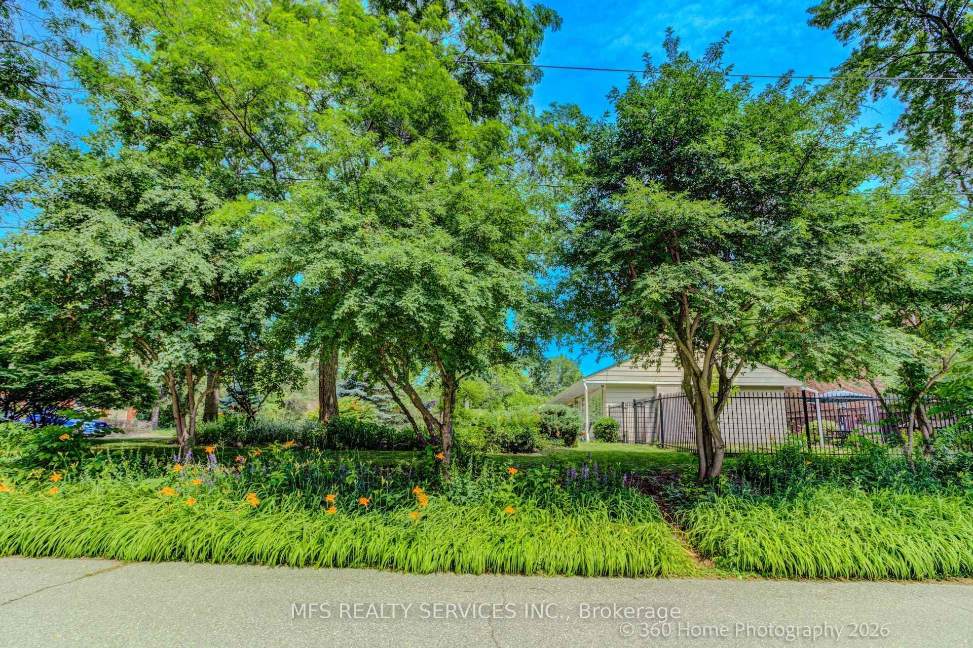 47 Deep Dene Drive photo 31