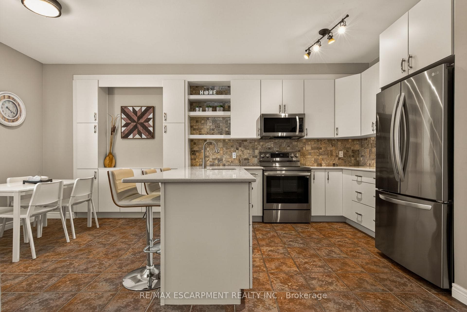 100 Beddoe Drive Unit 20 photo 3