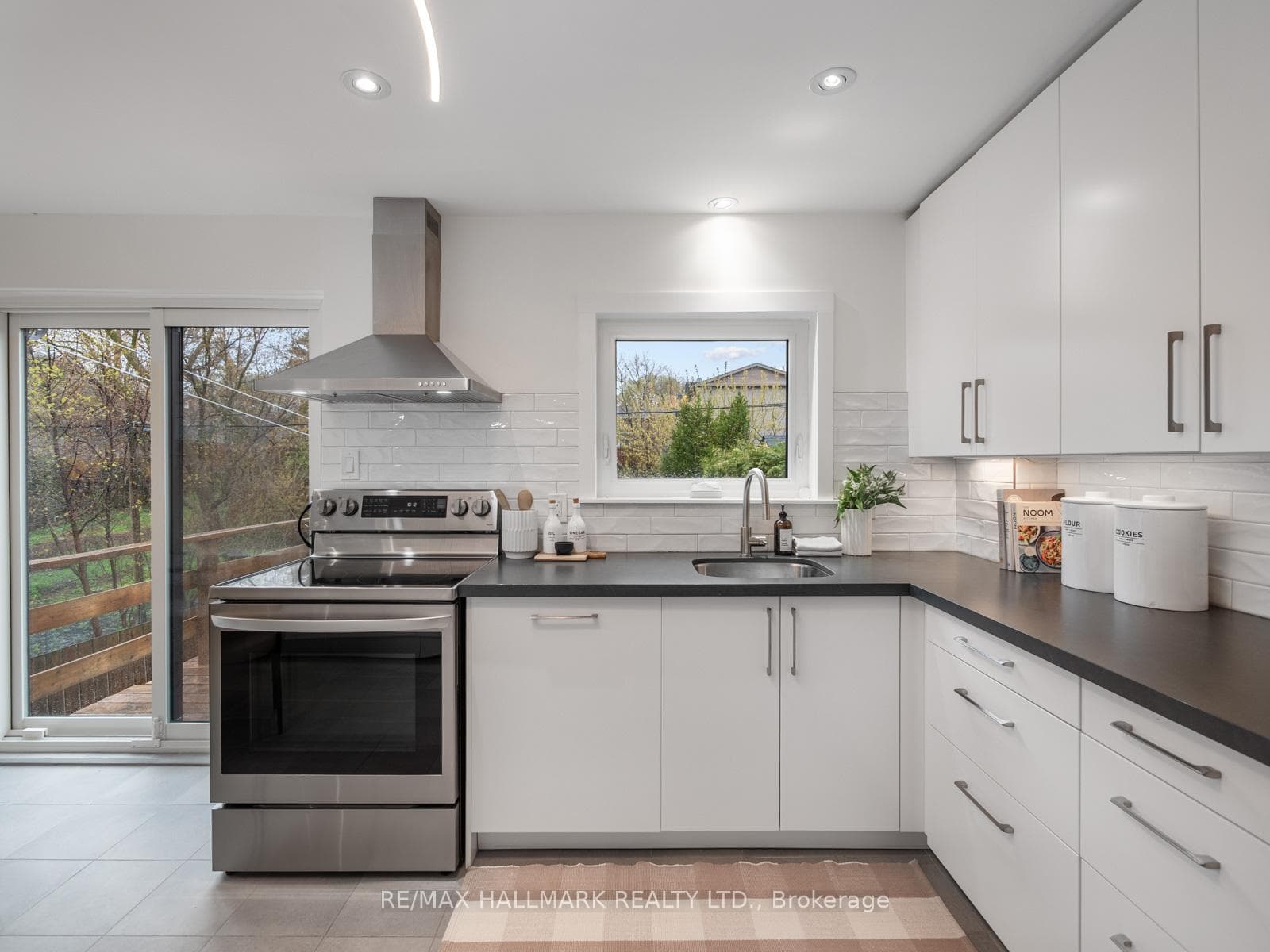 88 Eastwood Road photo 17