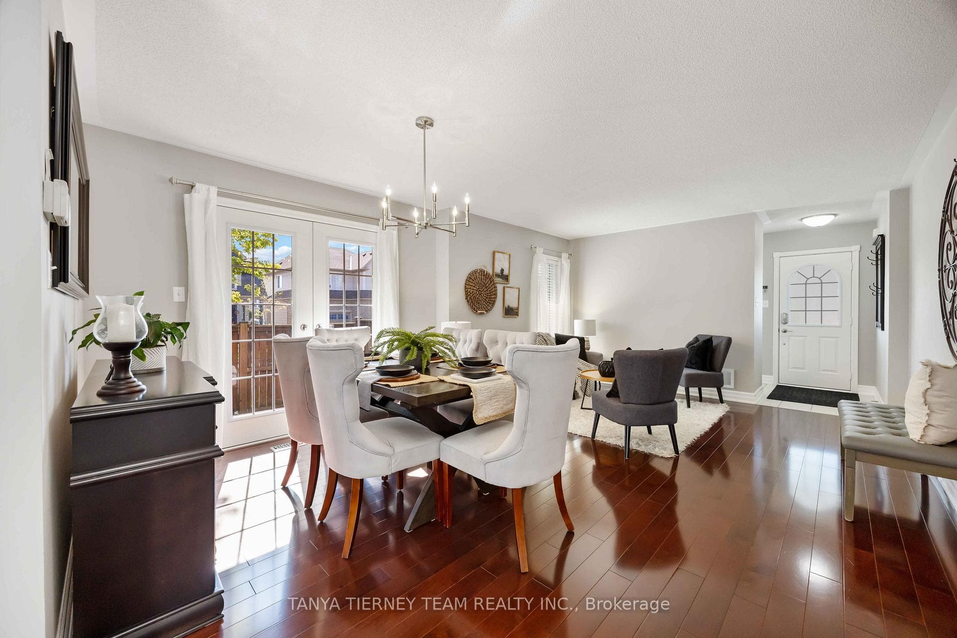 30 Claridge Crescent photo 10