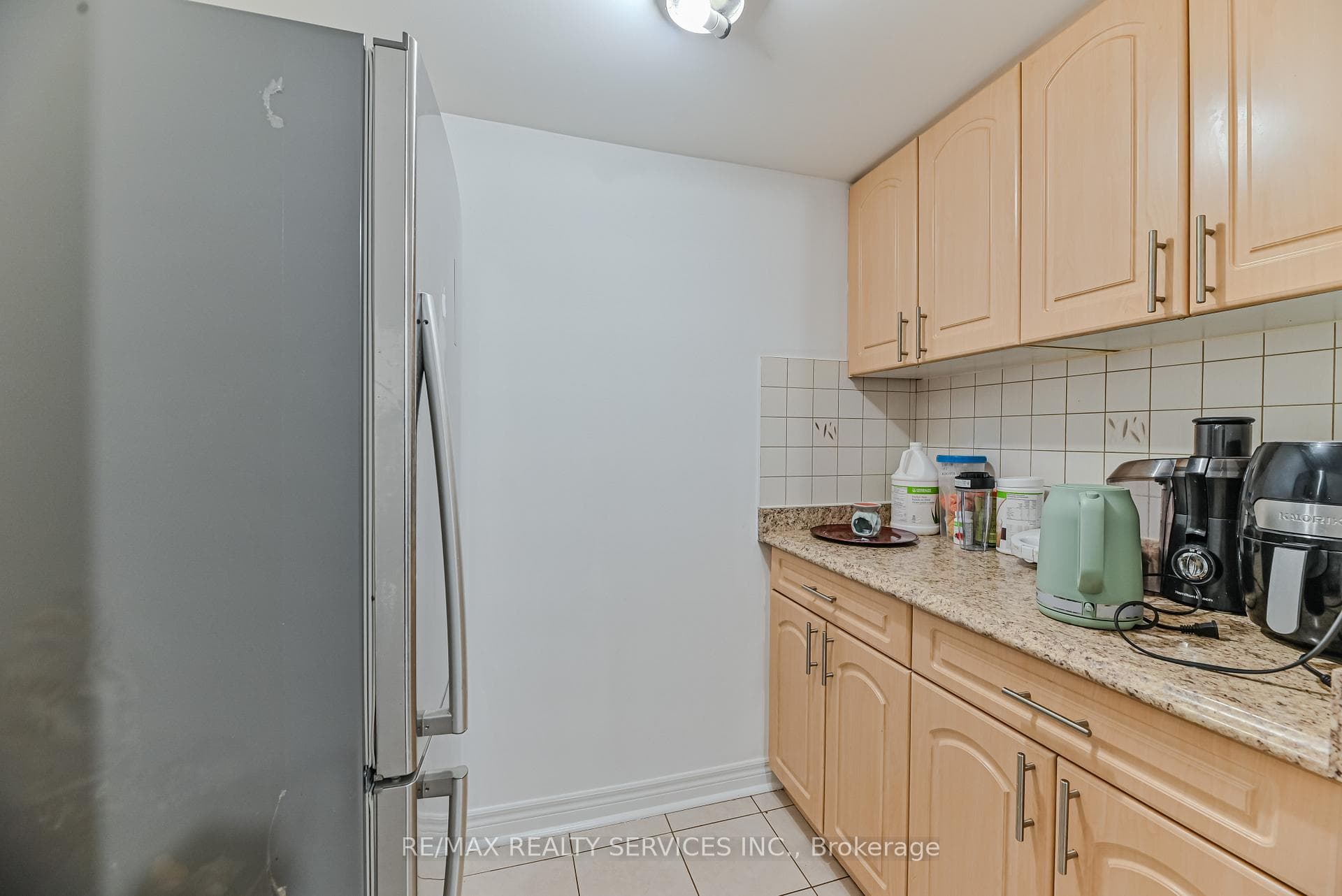 175 Toba Crescent photo 37