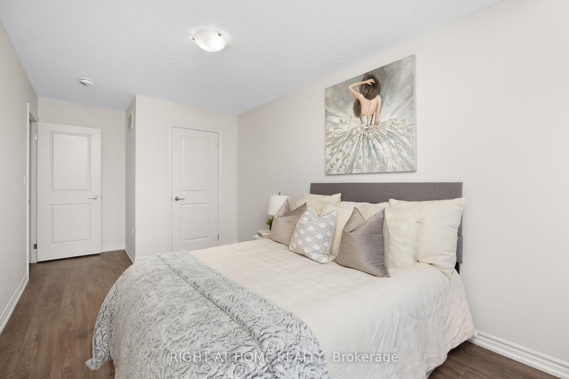 102 Laing Drive photo 20
