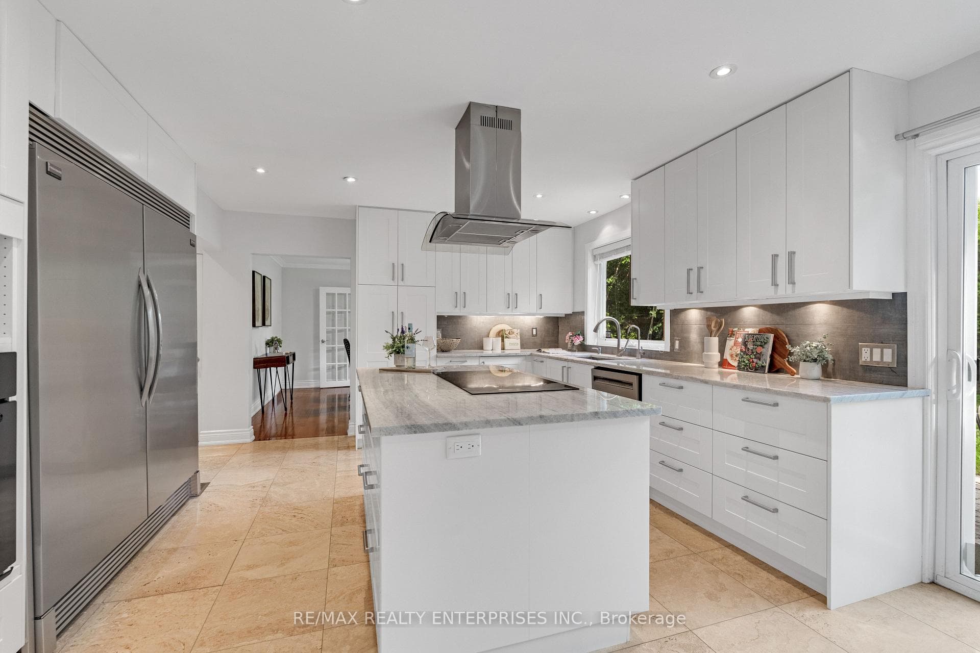 2084 Obeck Crescent photo 8