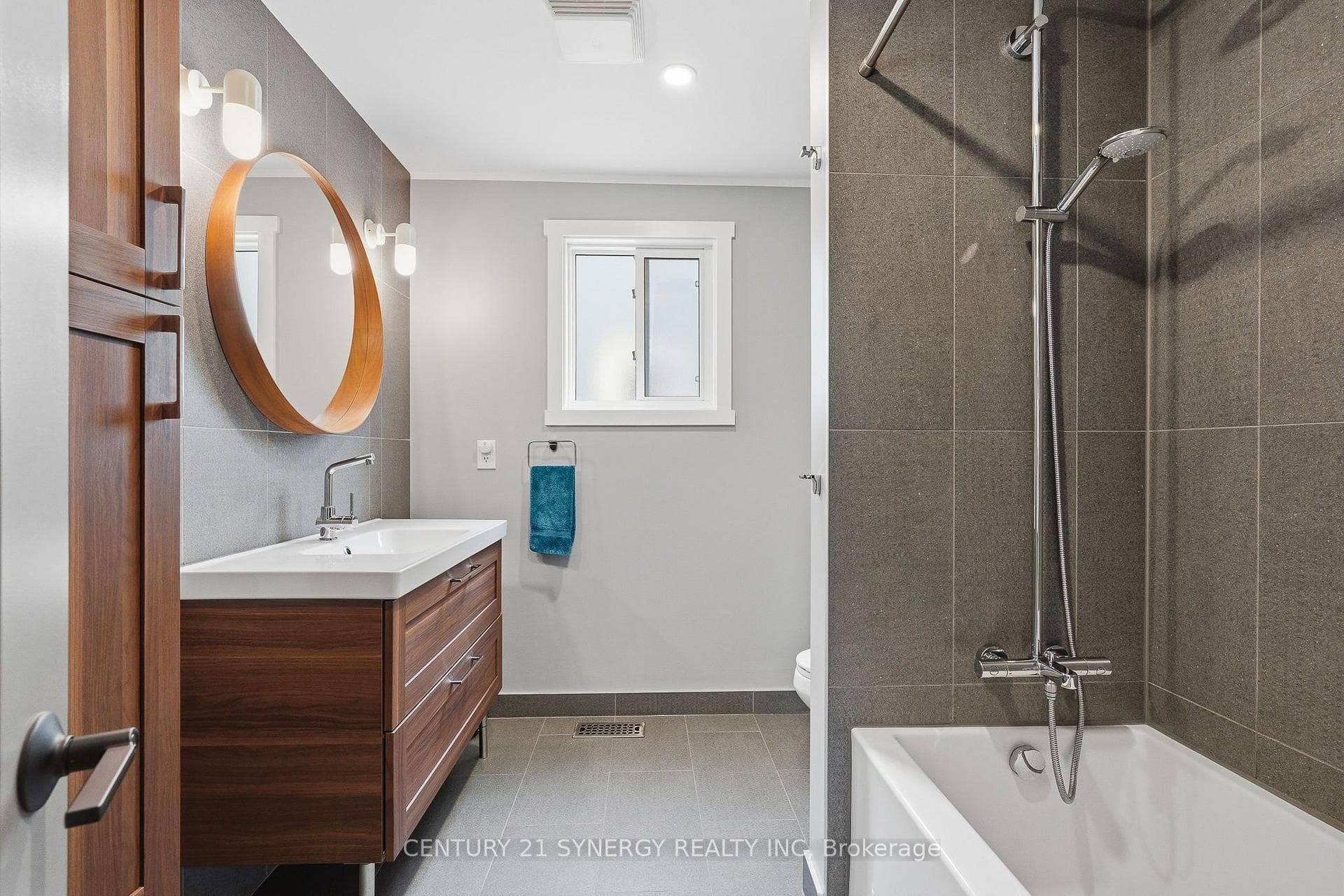 Second Floor 4pc Main Bathroom