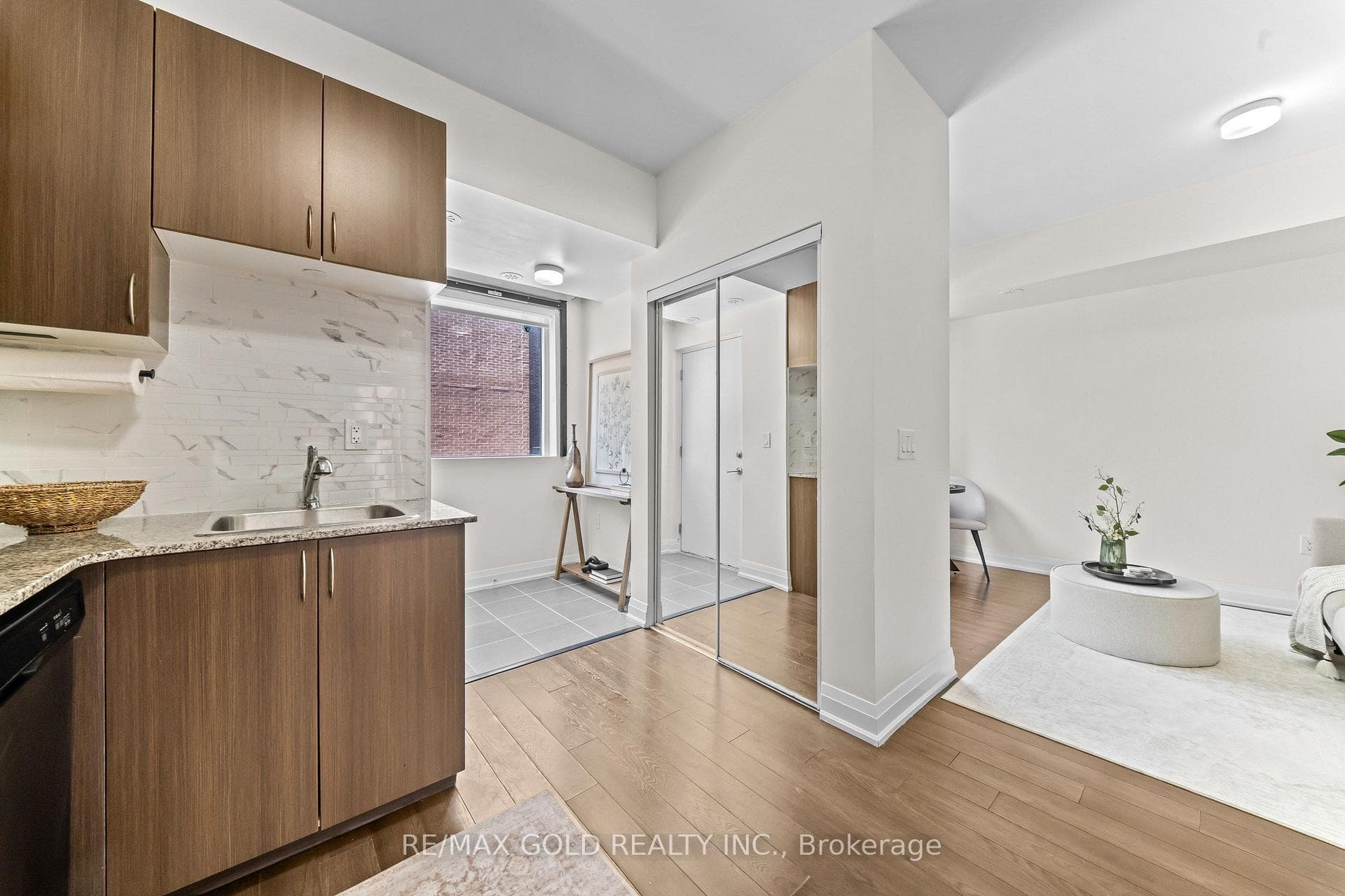 18 Coles Avenue Unit 602 photo 13
