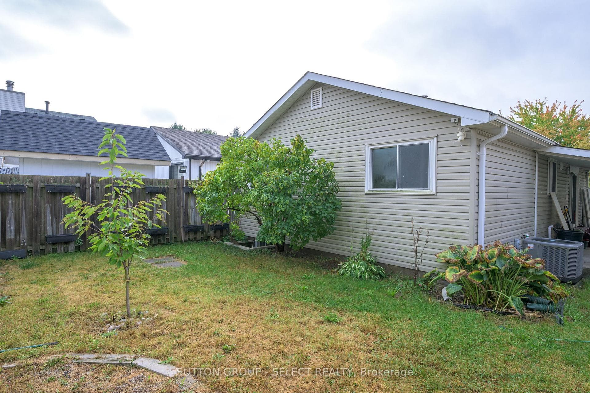 4 ALDERSBROOK Crescent photo 30