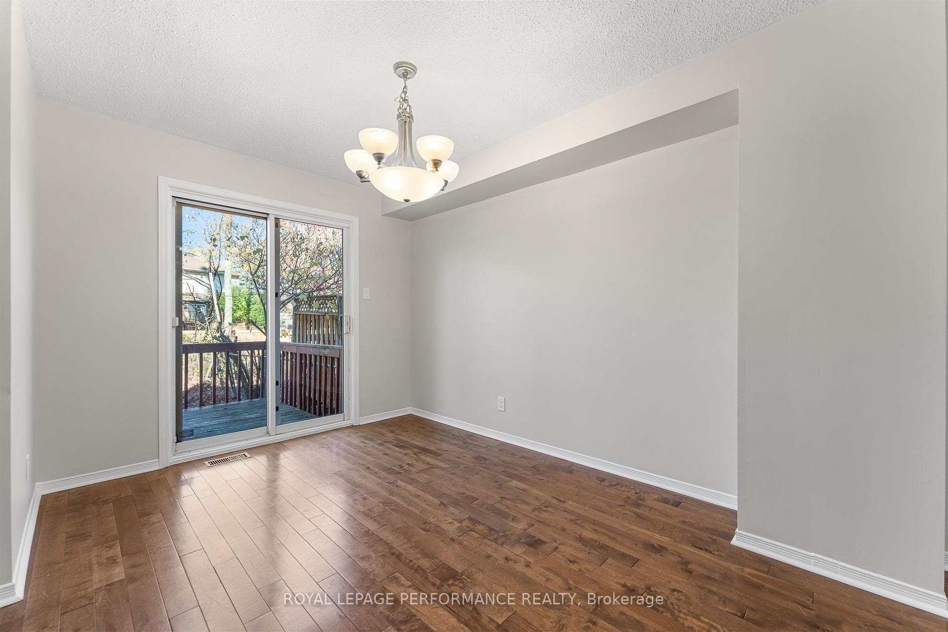 81 Furlong Crescent photo 11