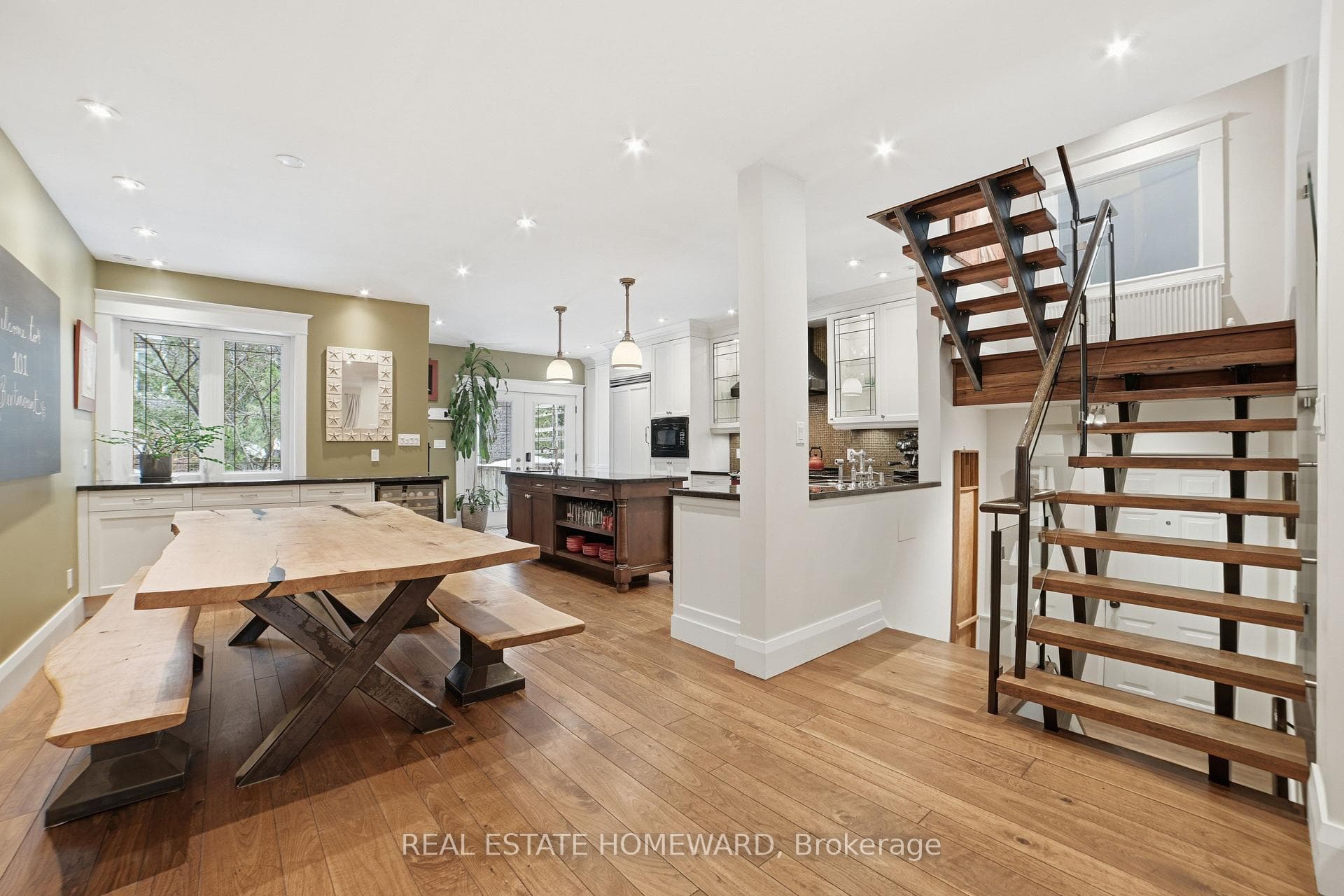 101 Bertmount Avenue photo 9