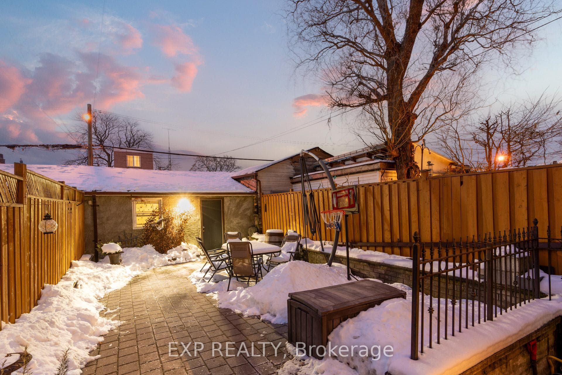 389 Delaware Avenue photo 31