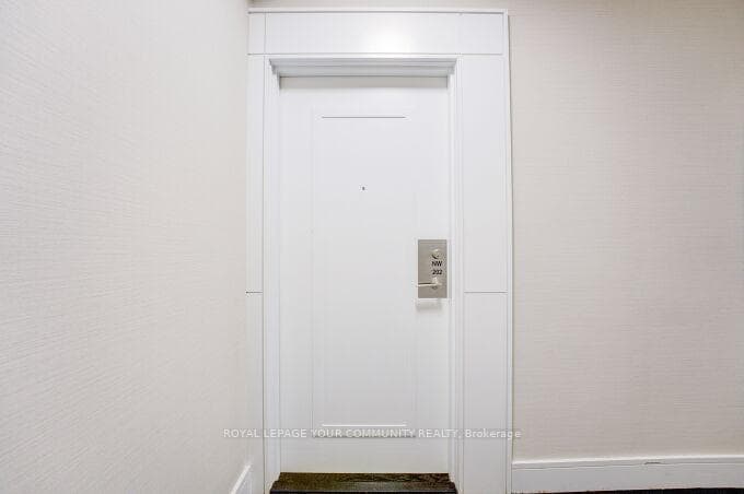 9201 Yonge Street Unit 202 photo 6