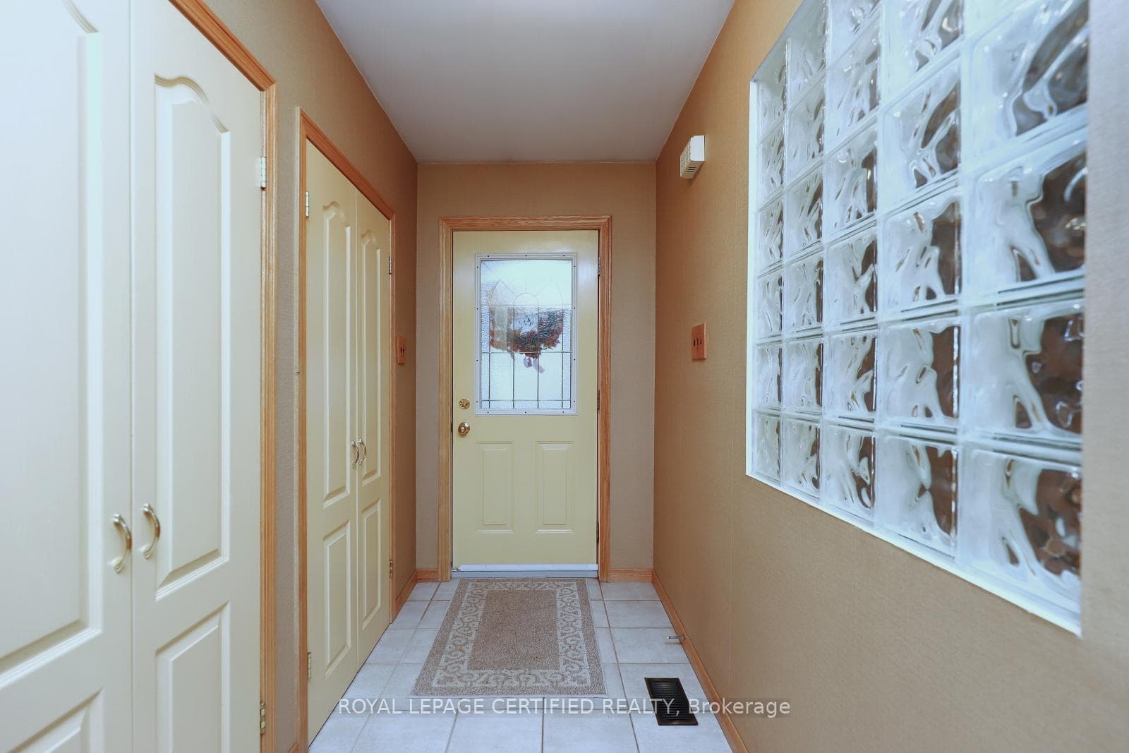 35 Ladore Drive photo 5