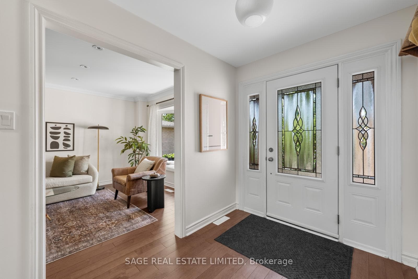 682 Leslie Valley Drive photo 3