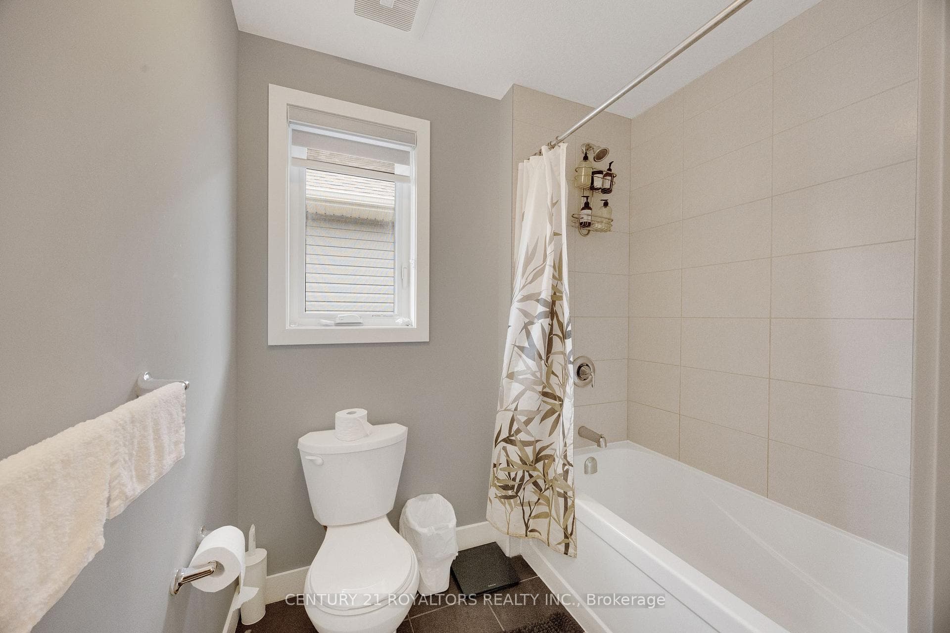 6 Sutherland Crescent photo 36