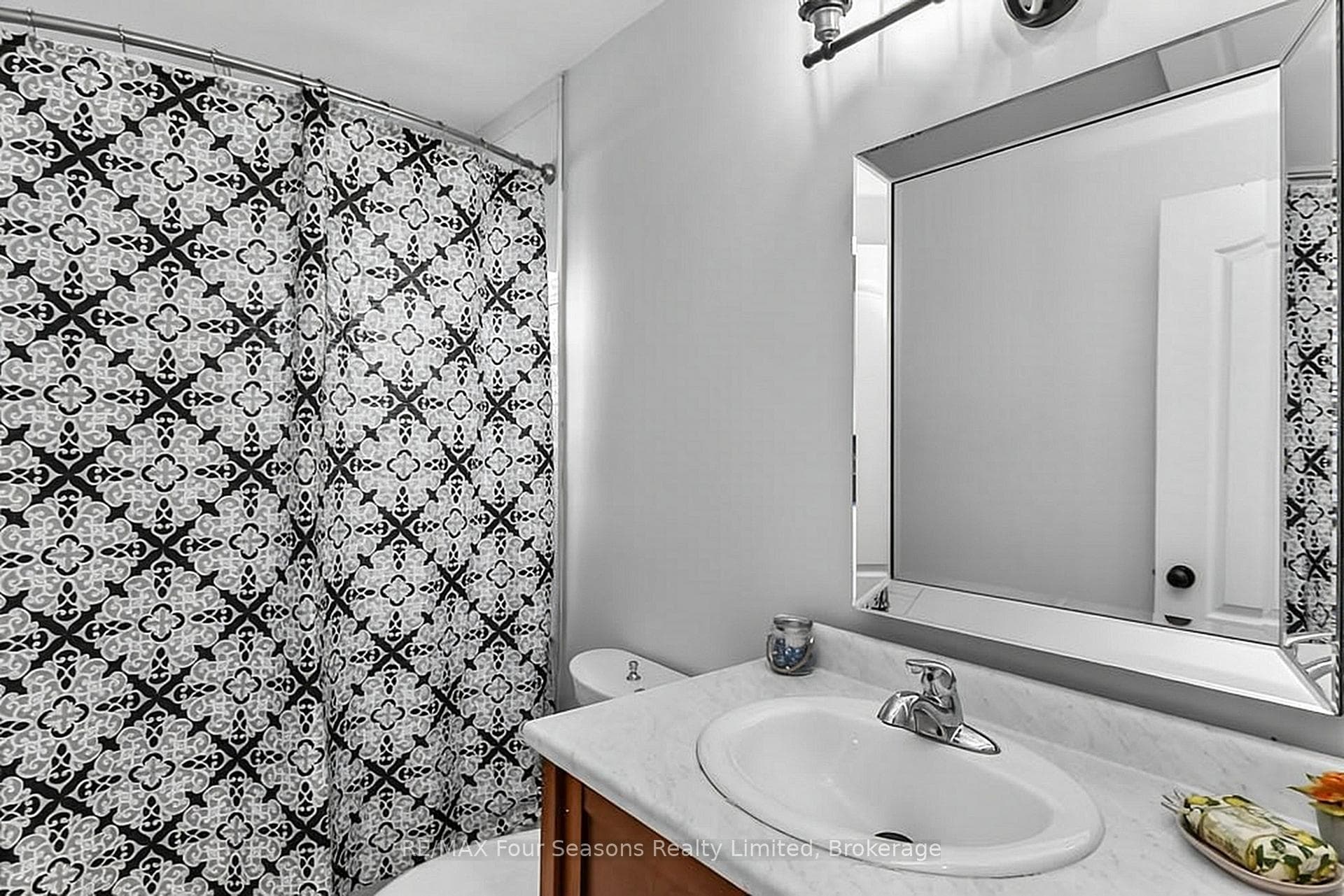 Main 4 pc bathroom