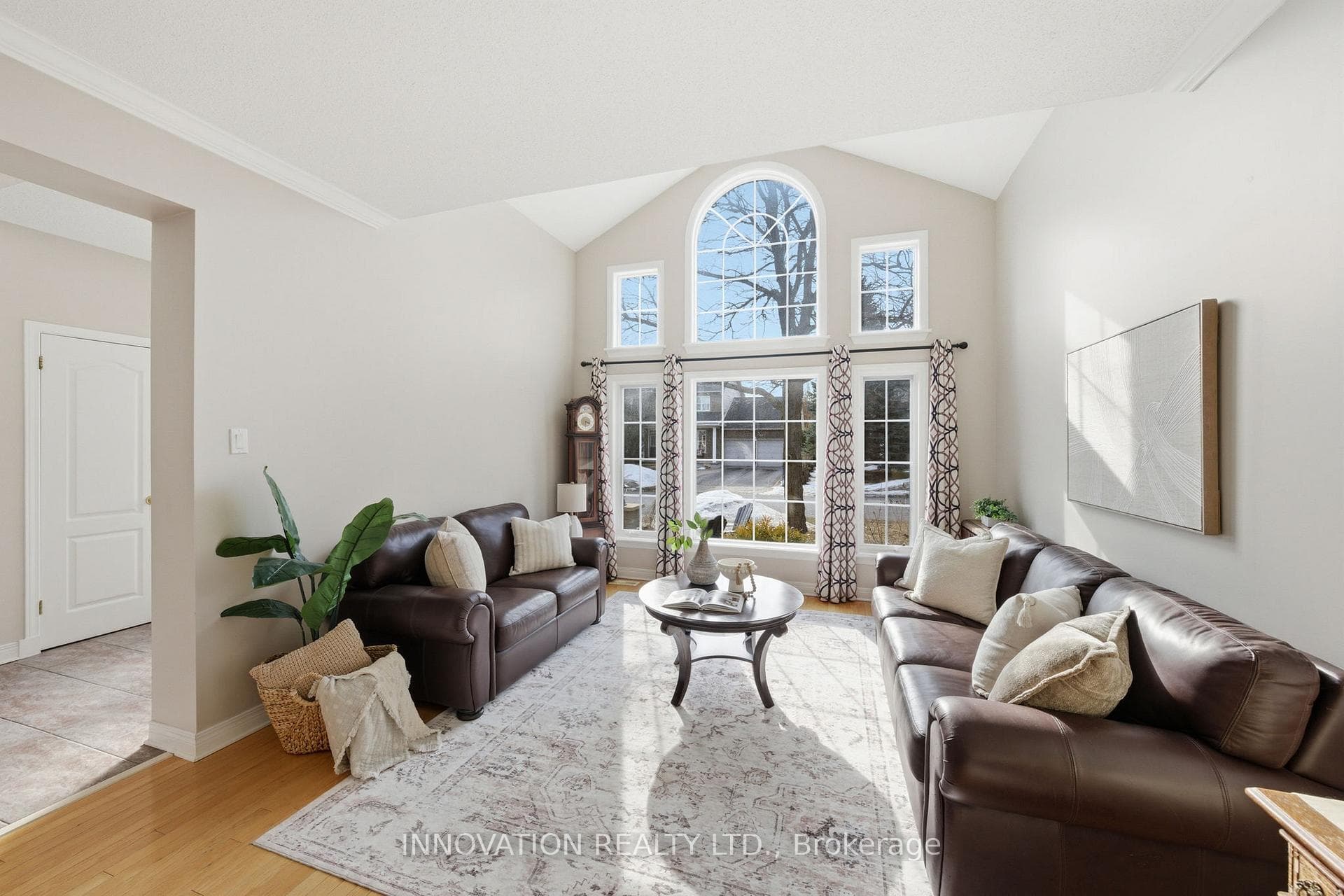 31 Greenhaven Crescent photo 2