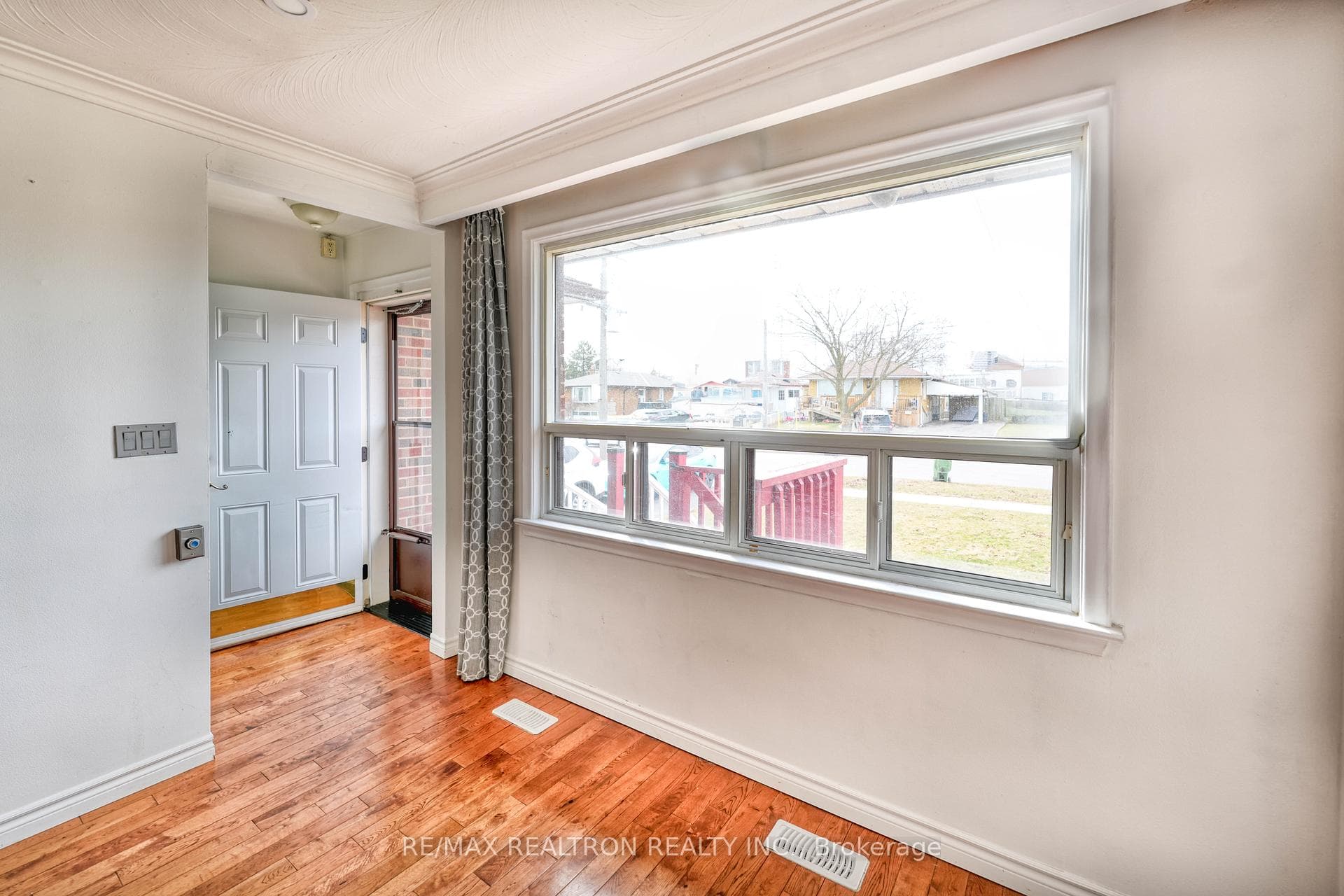 93 Mountland Drive Unit Main Floor photo 3