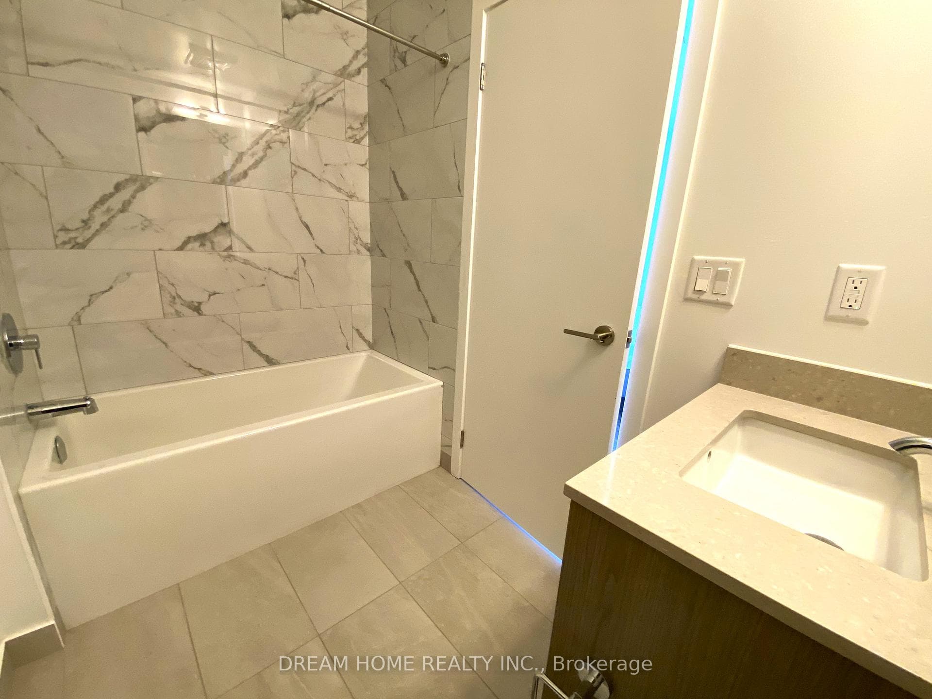 32 Forest Manor Road Unit 2705 photo 12