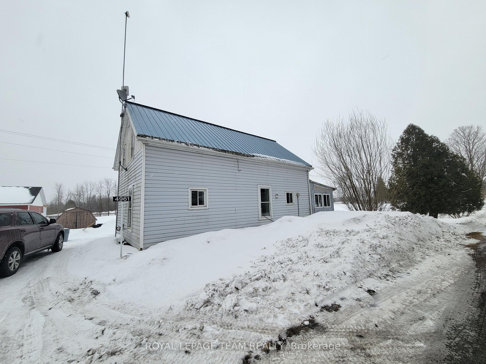 4961 Wellington Road photo 1