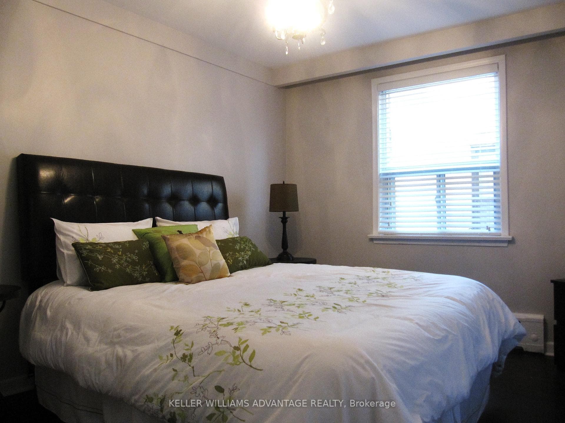 31 Glenside Avenue Unit 3rd Flr photo 3