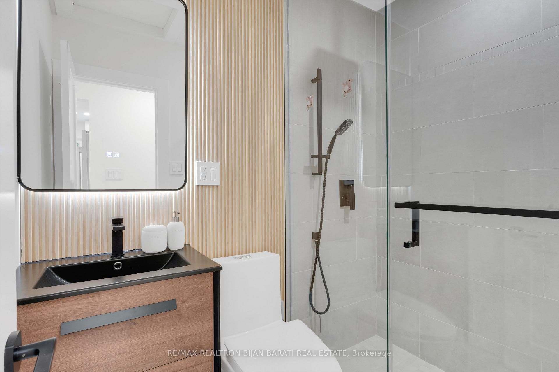 14 Henderson Avenue photo 17